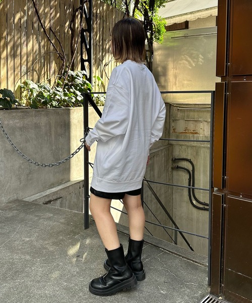 CIAOPANIC(チャオパニック)の「【ユニセックス】【QUEEN/クイーン】グラフィックヴィンテージ加工ロックスウェット(スウェット・レディース・ホワイト/チャコールグレー・FREE)」の7枚目の写真