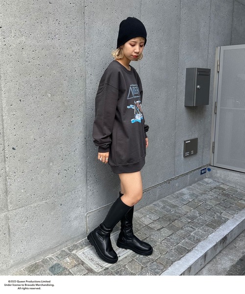 CIAOPANIC(チャオパニック)の「【ユニセックス】【QUEEN/クイーン】グラフィックヴィンテージ加工ロックスウェット(スウェット・レディース・ホワイト/チャコールグレー・FREE)」の12枚目の写真