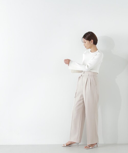 NATURAL BEAUTY BASIC（ナチュラルビューティーベーシック）の「◇＜ハトメニットシリーズ＞フレアスリーブプルオーバー（ニット/セーター・レディース・ベージュ/ネイビー/オフホワイト・FREE）」の4枚目の写真