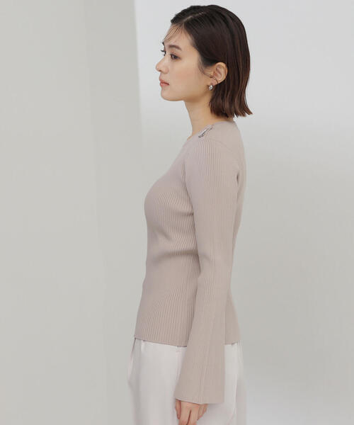 NATURAL BEAUTY BASIC（ナチュラルビューティーベーシック）の「◇＜ハトメニットシリーズ＞フレアスリーブプルオーバー（ニット/セーター・レディース・ベージュ/ネイビー/オフホワイト・FREE）」の16枚目の写真