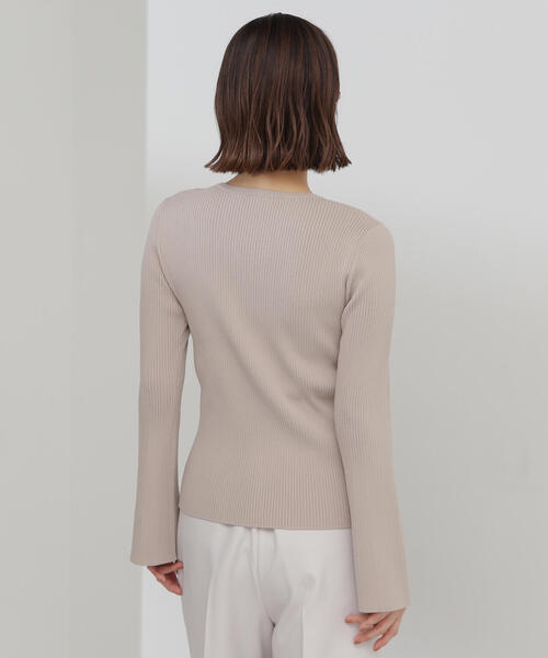 NATURAL BEAUTY BASIC（ナチュラルビューティーベーシック）の「◇＜ハトメニットシリーズ＞フレアスリーブプルオーバー（ニット/セーター・レディース・ベージュ/ネイビー/オフホワイト・FREE）」の19枚目の写真