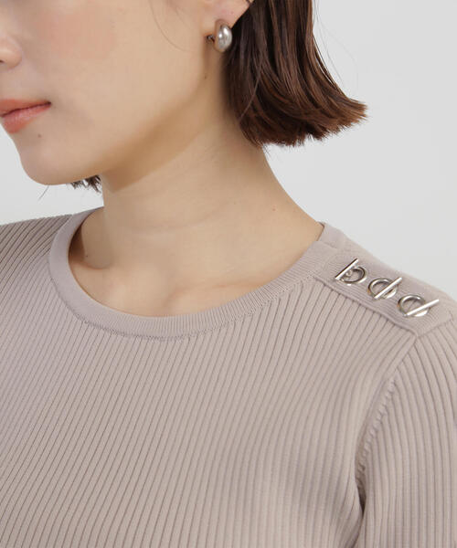 NATURAL BEAUTY BASIC（ナチュラルビューティーベーシック）の「◇＜ハトメニットシリーズ＞フレアスリーブプルオーバー（ニット/セーター・レディース・ベージュ/ネイビー/オフホワイト・FREE）」の22枚目の写真