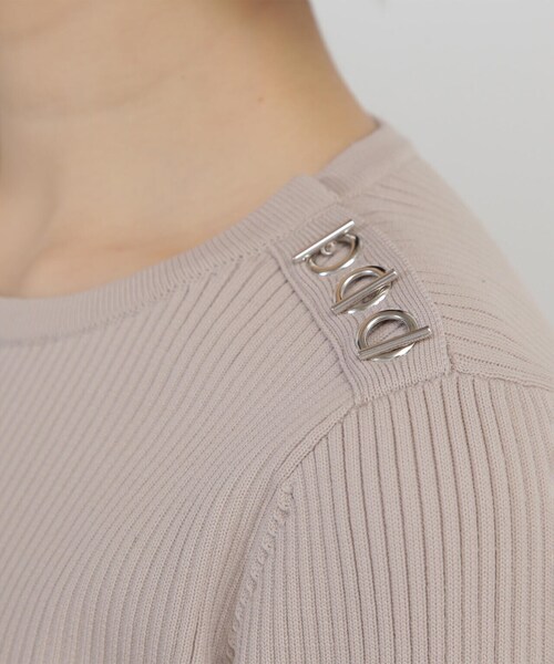 NATURAL BEAUTY BASIC（ナチュラルビューティーベーシック）の「◇＜ハトメニットシリーズ＞フレアスリーブプルオーバー（ニット/セーター・レディース・ベージュ/ネイビー/オフホワイト・FREE）」の13枚目の写真