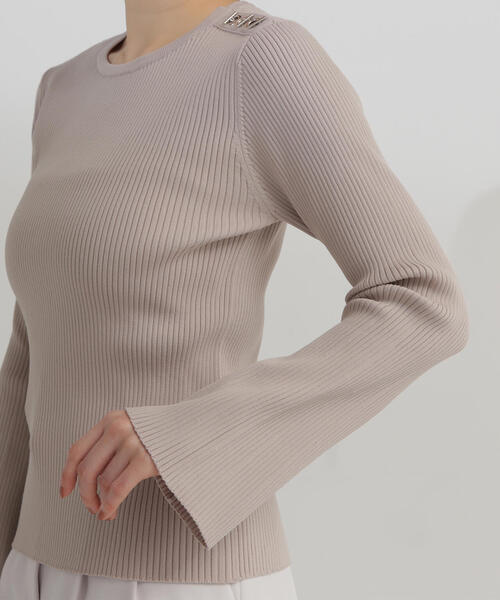 NATURAL BEAUTY BASIC（ナチュラルビューティーベーシック）の「◇＜ハトメニットシリーズ＞フレアスリーブプルオーバー（ニット/セーター・レディース・ベージュ/ネイビー/オフホワイト・FREE）」の6枚目の写真