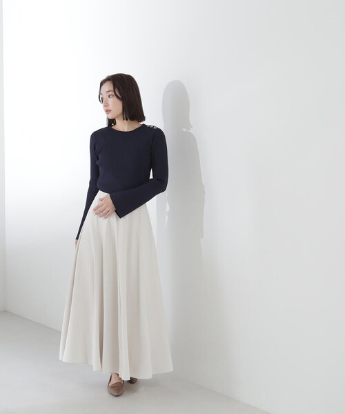 NATURAL BEAUTY BASIC（ナチュラルビューティーベーシック）の「◇＜ハトメニットシリーズ＞フレアスリーブプルオーバー（ニット/セーター・レディース・ベージュ/ネイビー/オフホワイト・FREE）」の17枚目の写真