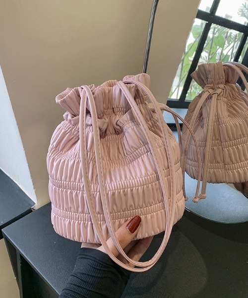 almo(アルモ)の「合成皮革巾着ショルダーバッグ(BEY)(ショルダーバッグ・レディース・シルバー/ホワイト/ピンク/ブラック/モカ・FREE)」の8枚目の写真