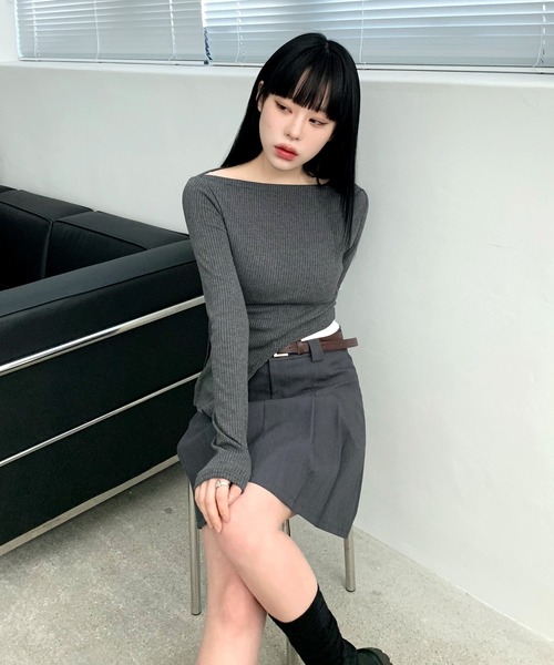 FOLLOWIN（フォロウィン）の「[FLW MADE] [MD PICK] オフショルダーカットアウトリブTシャツ（Tシャツ/カットソー・レディース・バーガンディー/ブラウン/ベージュ/アイボリー/ブラック/チャコールグレー・FREE）」の3枚目の写真