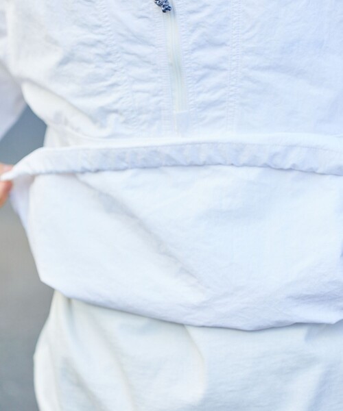 FREAK'S STORE（フリークスストア）の「NYLON ANORAK PK/ナイロンアノラック パーカー/リラックスフィット（ブルゾン・メンズ・ブルー/ベージュ/グレー/ブラック/ホワイト・LARGE/MEDIUM）」の22枚目の写真