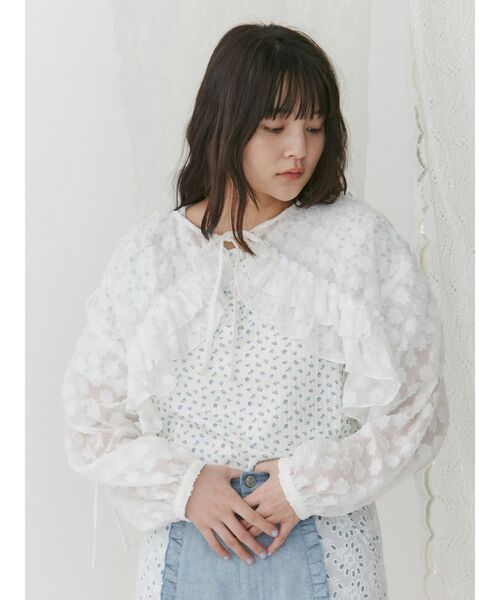 merry jenny（メリージェニー）の「fluffy flowerボレロ（シャツ/ブラウス・レディース・オフホワイト/ブラック/ピンク・FREE）」の6枚目の写真