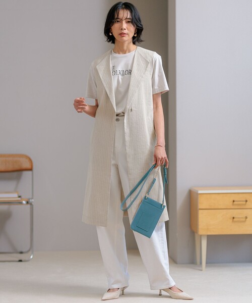 23区(ニジュウサンク)の「FOLKLORE ロゴTシャツ(Tシャツ/カットソー・レディース・ホワイト系/グレー系/ダークグリーン系/ベージュ系・48/46/44)」の14枚目の写真