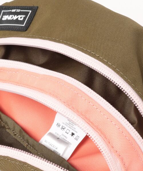 DAKINE（ダカイン）の「DAKINE CLASSIC HIP PACK ショルダーバッグ 【2024年春夏モデル】/ダカインボディバッグ・ウエストポーチ（ボディバッグ/ウエストポーチ・メンズ・ブラウン系その他/イエロー系その他/マルチ/ブラック・FREE）」の8枚目の写真