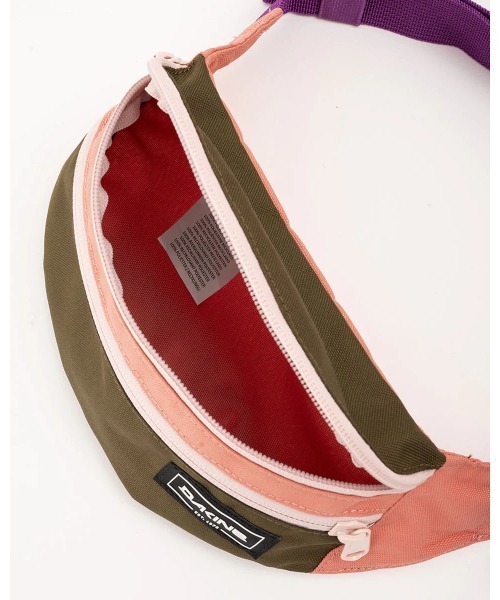 DAKINE（ダカイン）の「DAKINE CLASSIC HIP PACK ショルダーバッグ 【2024年春夏モデル】/ダカインボディバッグ・ウエストポーチ（ボディバッグ/ウエストポーチ・メンズ・ブラウン系その他/イエロー系その他/マルチ/ブラック・FREE）」の15枚目の写真