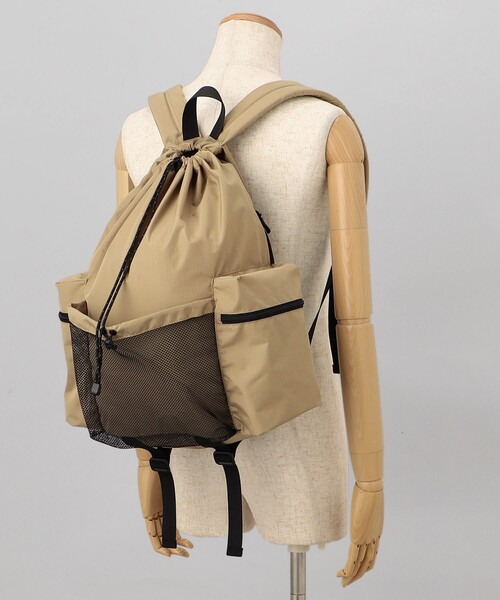 KiU（キウ）の「KiU/キウ PACKABLE DS BACKPACK / パッカブルドローストリングバックパック（バックパック/リュック・メンズ・ベージュ/ブラック・ONE SIZE）」の3枚目の写真