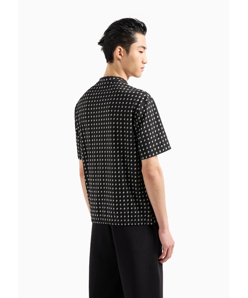 EMPORIO ARMANI(エンポリオアルマーニ)の「【エンポリオ アルマーニ】オーバーサイズTシャツ ジャージー製 オールオーバープリントと伸縮素材の裾(Tシャツ/カットソー・メンズ・ブラック・LARGE/MEDIUM/X-LARGE/SMALL/X-SMALL)」の4枚目の写真