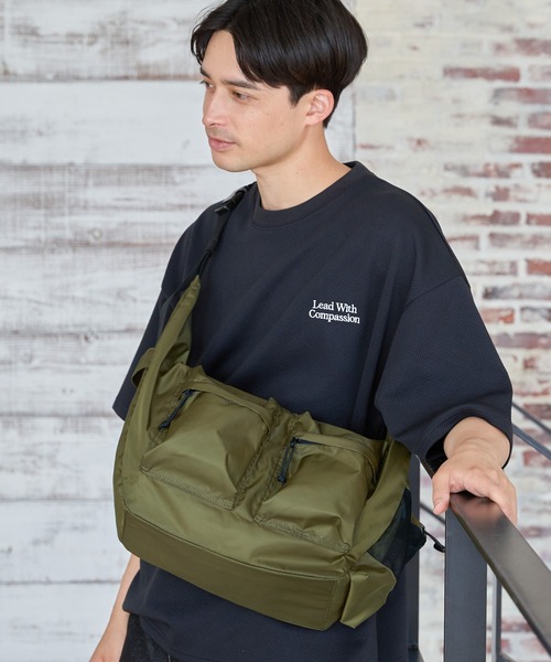 LAKOLE（ラコレ）の「ポケットショルダーバッグ / 118833（ショルダーバッグ・メンズ・グレー/ブラック/カーキ・FREE）」の3枚目の写真