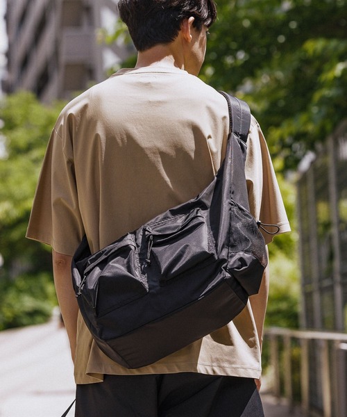 LAKOLE（ラコレ）の「ポケットショルダーバッグ / 118833（ショルダーバッグ・メンズ・グレー/ブラック/カーキ・FREE）」の2枚目の写真