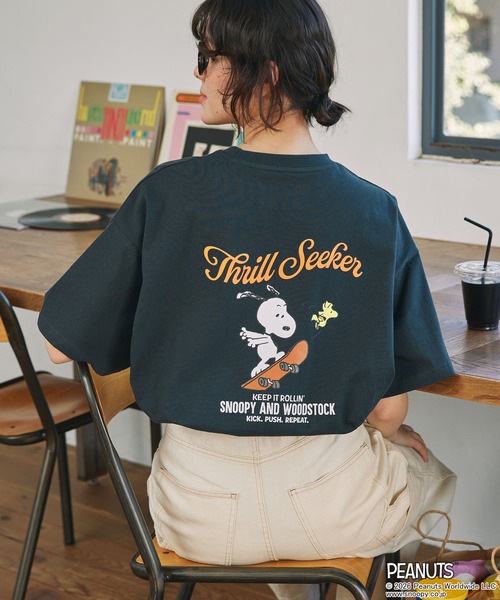 PEANUTS(ピーナッツ)の「【PEANUTS / SNOOPY】別注 ピーナッツ スヌーピー&フレンズ ヴィンテージプリント 半袖Tシャツ(Tシャツ/カットソー・レディース・ネイビー/オートミール/スミクロ/オフホワイト/ブラック/ホワイト系1/ネイビー系/ブラック系/チャコールグレー/ブラック系2/ホワイト系2/ネイビー系1・FREE)」の7枚目の写真