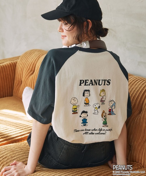 PEANUTS(ピーナッツ)の「【PEANUTS / SNOOPY】別注 ピーナッツ スヌーピー&フレンズ ヴィンテージプリント 半袖Tシャツ(Tシャツ/カットソー・レディース・ネイビー/オートミール/スミクロ/オフホワイト/ブラック/ホワイト系1/ネイビー系/ブラック系/チャコールグレー/ブラック系2/ホワイト系2/ネイビー系1・FREE)」の8枚目の写真