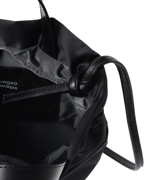 HIROKO HAYASHI（ヒロコハヤシ）の「LUINI SATINE（ルイーニ サティーネ）ショルダーバッグ（ショルダーバッグ・レディース・ブラック/ダークオリーブ/ダークグレー/ライトグレー/サンドベージュ・00）」の13枚目の写真