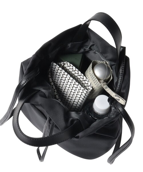 HIROKO HAYASHI（ヒロコハヤシ）の「LUINI SATINE（ルイーニ サティーネ）ショルダーバッグ（ショルダーバッグ・レディース・ブラック/ダークオリーブ/ダークグレー/ライトグレー/サンドベージュ・00）」の14枚目の写真