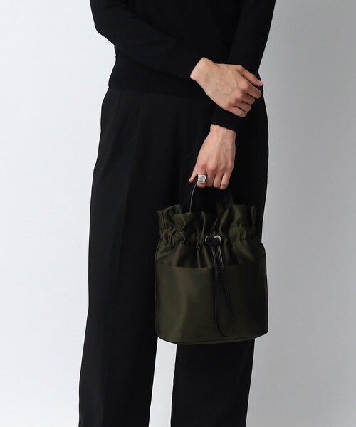 HIROKO HAYASHI（ヒロコハヤシ）の「LUINI SATINE（ルイーニ サティーネ）ショルダーバッグ（ショルダーバッグ・レディース・ブラック/ダークオリーブ/ダークグレー/ライトグレー/サンドベージュ・00）」の5枚目の写真