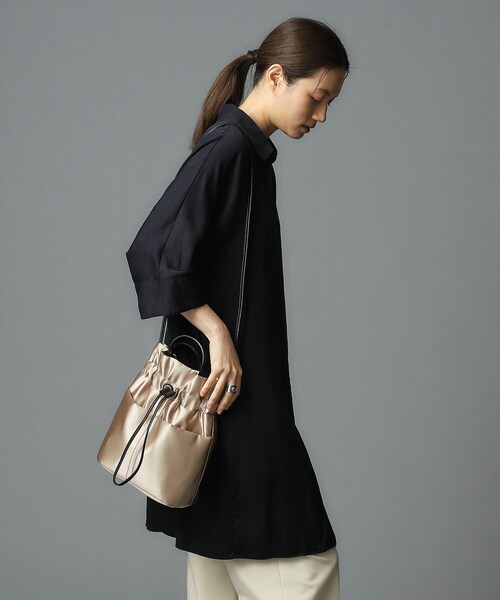 HIROKO HAYASHI（ヒロコハヤシ）の「LUINI SATINE（ルイーニ サティーネ）ショルダーバッグ（ショルダーバッグ・レディース・ブラック/ダークオリーブ/ダークグレー/ライトグレー/サンドベージュ・00）」の4枚目の写真