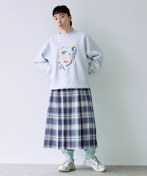 yuni（ユニ ）の「スウェット dreams embroidery プルオーバー 
