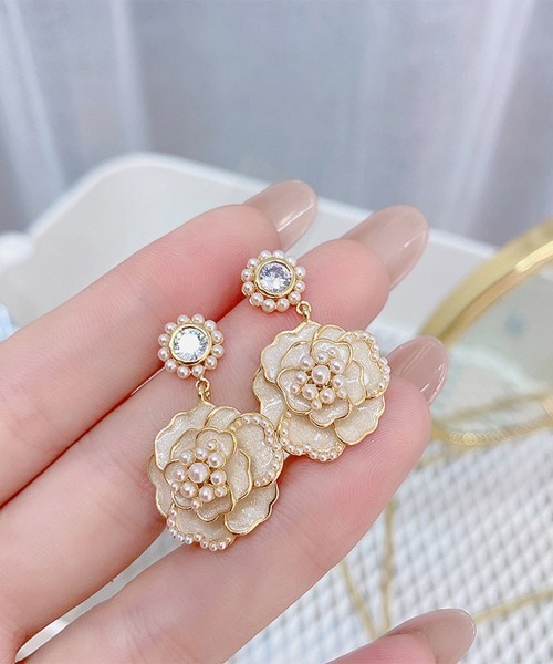 Miniministore(ミニミニストア)の「ツバキ ピアス 韓国 アクセサリー 女性(ピアス(両耳用)・レディース・ホワイト/ブラック・FREE)」の13枚目の写真