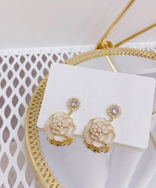 Miniministore(ミニミニストア)の「ツバキ ピアス 韓国 アクセサリー 女性(ピアス(両耳用)・レディース・ホワイト/ブラック・FREE)」の14枚目の写真