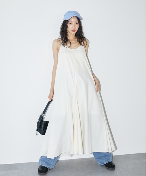 DRWCYS（ドロシーズ）の「フレアキャミワンピース（ワンピース・レディース・ホワイト/ブラック・FREE）」の2枚目の写真