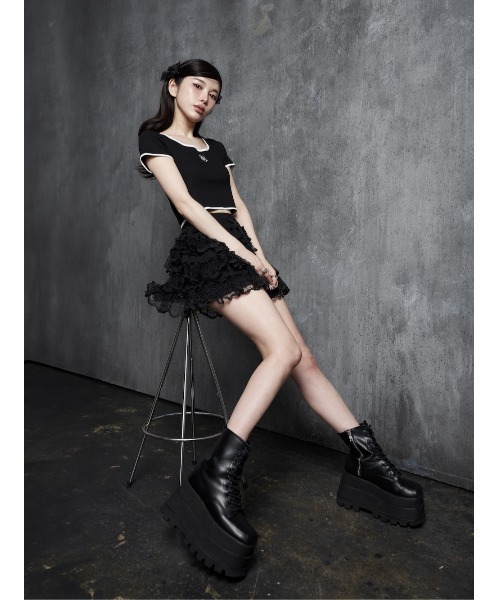 Darich（ダーリッチ）の「カメリアモチーフTシャツ（Tシャツ/カットソー・レディース・サックスブルー/ブラック/ホワイト・FREE）」の5枚目の写真