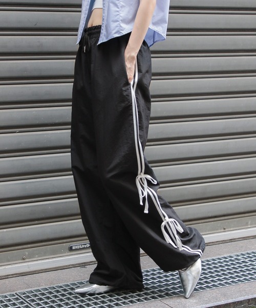 3.3 Field Trip （3.3フィールドトリップ）の「3.3 Field Trip／サイドリボンラインパンツ（その他パンツ・レディース・ブラック/グレー・FREE）」の2枚目の写真