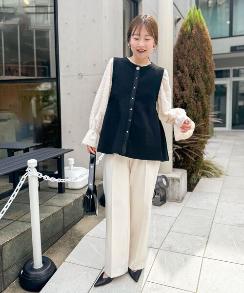 美品　nolley's ビジュー釦付き　ペプラムベスト NOLLEY'S（ノーリーズ）の「《手洗い可能》ビジュー釦付き