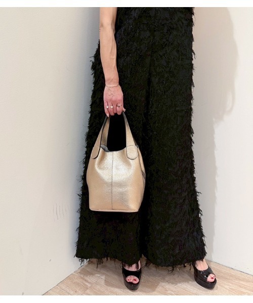 RIPANI(リパーニ)の「【RIPANI/リパーニ】ANNAメタリックレザートートバッグ(中)(トートバッグ・レディース・シルバー/ブロンズ・FREE)」の2枚目の写真