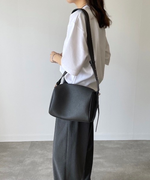 Rename(リネーム)の「Rename フェイクレザー ベルト ボックス トート ショルダーバッグ(ショルダーバッグ・レディース・ダークグレー/ブラック/グレイッシュベージュ・FREE)」の9枚目の写真