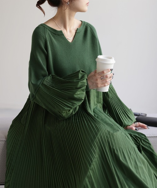 HUG.U（ハグユー）の「ぽわん袖 プリーツ×ニット ワンピース（ワンピース・レディース・グリーン/ライトグレー/ブラック/ダークベージュ・FREE）」の9枚目の写真