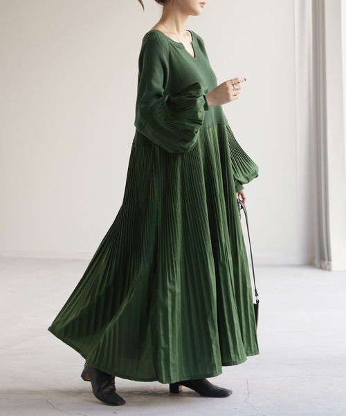 HUG.U（ハグユー）の「ぽわん袖 プリーツ×ニット ワンピース（ワンピース・レディース・グリーン/ライトグレー/ブラック/ダークベージュ・FREE）」の10枚目の写真