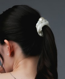 Os accessory（オズアクセサリー）の「Os　-オズ-　サテンパール シュシュ（ヘアゴム）」