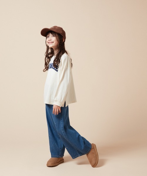 a.v.v（アーヴェヴェ）の「[120-130]サテンアップリケカレッジロゴロンＴ（Tシャツ/カットソー・キッズ・アイボリー/ブラック/ボルドー・120/130）」の9枚目の写真