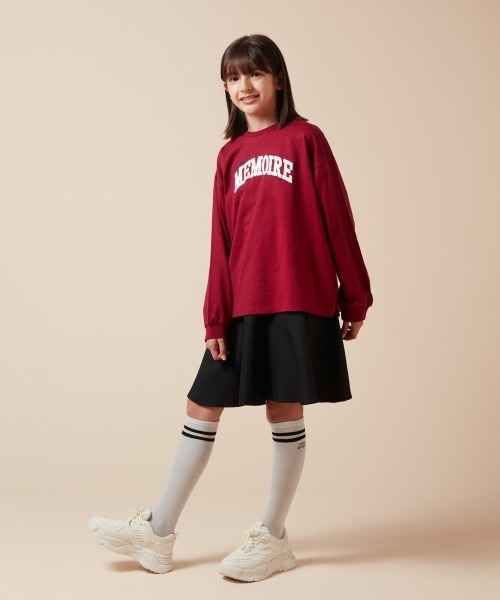 a.v.v（アーヴェヴェ）の「[120-130]サテンアップリケカレッジロゴロンＴ（Tシャツ/カットソー・キッズ・アイボリー/ブラック/ボルドー・120/130）」の10枚目の写真