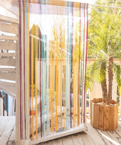 チャイハネ(チャイハネ)の「【チャイハネ】シャララストリングのれん(インテリア雑貨・レディース・ブラウン/ブルー/パープル/グリーン/ピンク/イエロー/オレンジ/ライトブルー/ピンク系その他・FREE)」の6枚目の写真