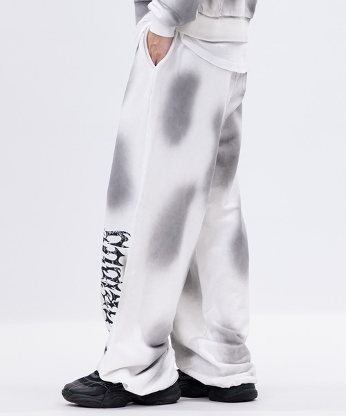 13】スプレー加工 ワイドスウェットパンツ（スウェットパンツ