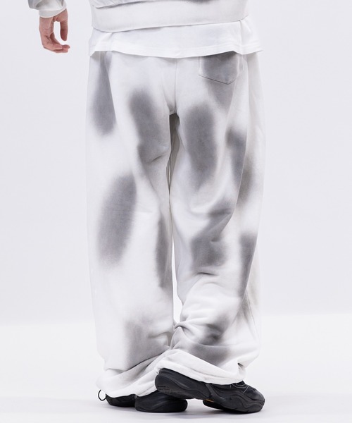 13】スプレー加工 ワイドスウェットパンツ（スウェットパンツ