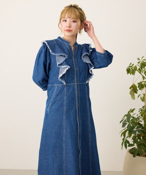RODEO CROWNS WIDE BOWL（ロデオクラウンズワイドボウル）の「フリルデザインデニムロングワンピース（ワンピース・レディース・ブラック/ブルー・FREE）」の22枚目の写真