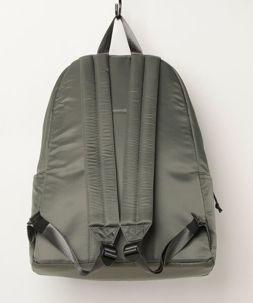Alpha Industries(アルファインダストリーズ)の「ラージデイバック/リュック 20L(バックパック/リュック・メンズ・グリーン/グレー/ブラック・FREE)」の4枚目の写真