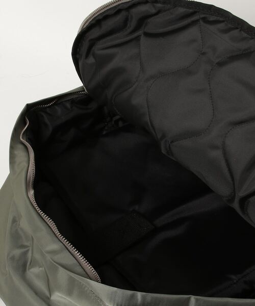 Alpha Industries(アルファインダストリーズ)の「ラージデイバック/リュック 20L(バックパック/リュック・メンズ・グリーン/グレー/ブラック・FREE)」の6枚目の写真