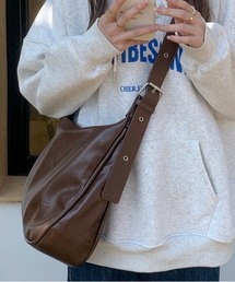 バックルショルダーバック/A4サイズ/ショルダー調節可能