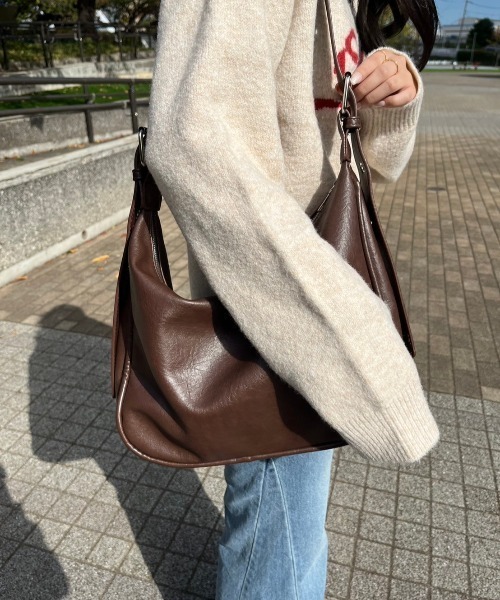 paravion（パラビオン）の「バックルショルダーバック/A4サイズ/ショルダー調節可能（ショルダーバッグ・レディース・ブラウン/ブラック・FREE）」の11枚目の写真