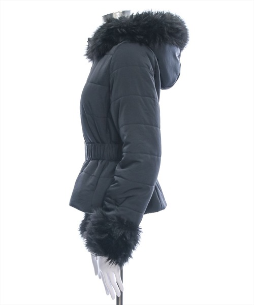 clear（クリア）の「ベルト付ファー中綿ダウン[大人可愛い 体型カバー もこもこ ファー] ≪2024AW新作≫（その他アウター・レディース・アイボリー/ブラック・F）」の6枚目の写真