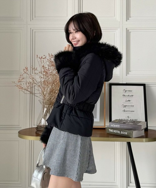 clear（クリア）の「ベルト付ファー中綿ダウン[大人可愛い 体型カバー もこもこ ファー] ≪2024AW新作≫（その他アウター・レディース・アイボリー/ブラック・F）」の9枚目の写真